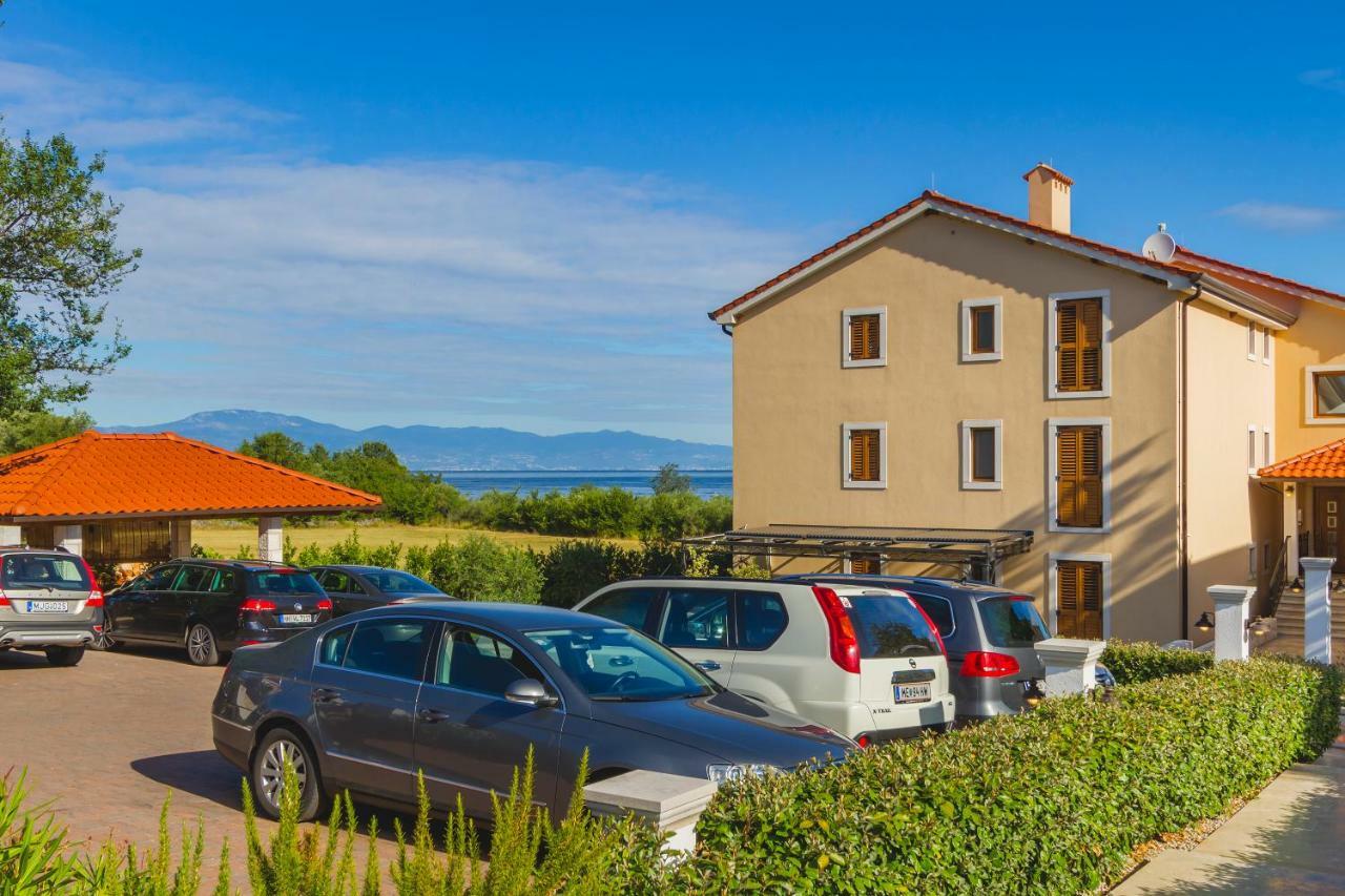 Luxury Apartments Villa Matea 2 Malinska Exterior photo